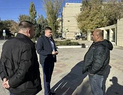Глава Ершовского района проконтролировал ход капремонта кровли ГДК
