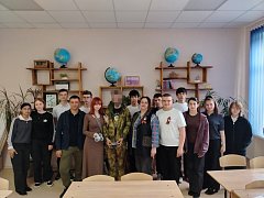 В ершовской школе прошла «классная встреча» с бойцом СВО с позывным «Медвежонок»