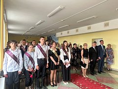 Перевернута еще одна страница школьной книги: в ершовской школе прошло торжественное вручение аттестатов выпускникам 9-х классов