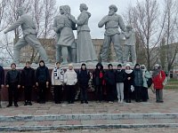 Школьники Ершова чтят память погибших работников ОВД