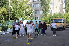 Ершовские получатели соцуслуг поучаствовали в мероприятии «Вперед, Россия!», посвященном Дню Государственного флага