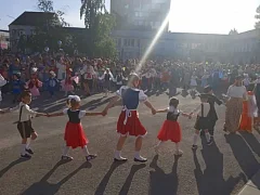На площади им. И. П. Кузнецова прошел праздничный концерт, посвященный Международному дню защиты детей