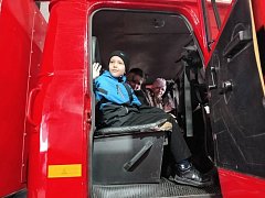 Ершовские второклассники побывали в пожарной части накануне профессионального праздника