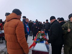 В Ершовском районе с воинскими почестями похоронили двух погибших в зоне СВО бойцов