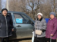 Для пожилых сельчан Ершовского района организовали доставку на медосмотр и диспансеризацию