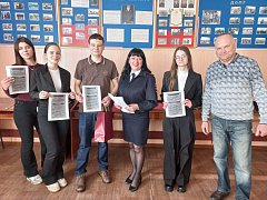 В день своего профессионального праздника оперуполномоченный ГЭБиПК ОМВД встретилась с учениками школы г. Ершова