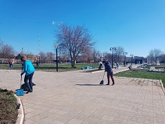 Ершовцы объединили усилия в наведении чистоты в городском парке