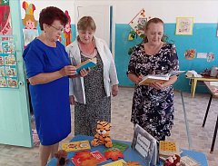 Воспитатели Ершовского района принимают поздравления с профессиональным праздником