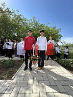 В Ершове по инициативе Первых молодежь почтила память воинов, умерших от ран в эвакогоспитале