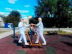 «Серебряные» ходоки Ершовского района совершили мини-марафон «Долголетие – в активности!»
