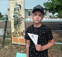 Жители Ершовского района — и дети, и взрослые — написали письма бойцам СВО со словами поддержки