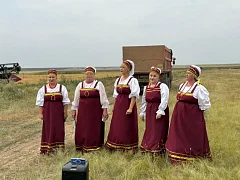 В Ершовском районе продолжаются выездные концерты для хлеборобов