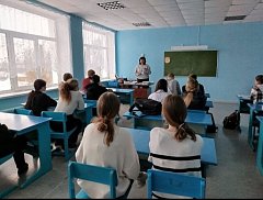 Подросткам Ершовского района рассказали о службе «Детский телефон доверия»