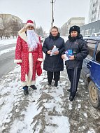 Сотрудники Госавтоинспекции по Ершовскому району присоединились к акции «Полицейский Дед Мороз»