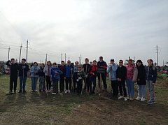 «Ухаживать за могилами ветеранов — наш общий долг», считают ершовские школьники