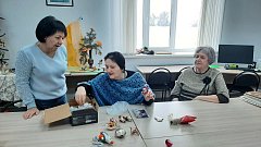 Удивительные экспонаты из других эпох посмотрели ершовцы на выставке елочных игрушек