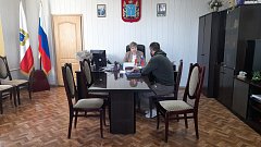 По поручению губернатора глава Ершовского района Светлана Зубрицкая провела личный прием граждан