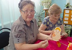 В ершовском селе прошел творческий мастер-класс «Матрешка – русская душа», посвященный Дню России и Году единства народов России