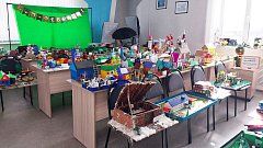 В Ершове на традиционной выставке 282 юных инженера показали космические корабли, макеты домов и многое другое