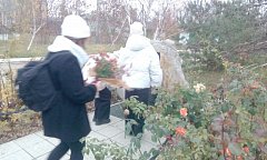 Школьники Ершова чтят память погибших работников ОВД