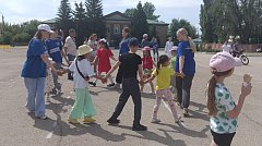 Веселый праздник прошел сегодня на центральной площади для маленьких жителей Ершова