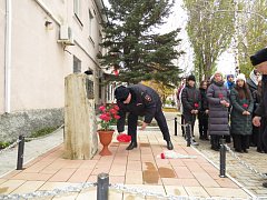 В Ершове хранят память о погибших милиционерах