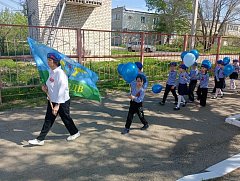 В Ершове в детском саду «Машенька» прошел парад дошколят в честь Дня Победы