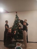 Многодетные семьи ершовцев приняли участие в акции «Наряжаем елку всей семьей»