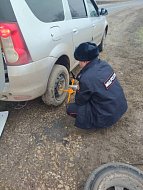 Ершовские сотрудники Госавтоинспекции вновь подтвердили, что безопасность на дороге – это не только контроль, но и готовность прийти на помощь