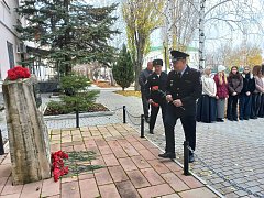 В Ершове отдали дань памяти сотрудникам полиции, погибшим при исполнении служебных обязанностей