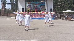 Веселый праздник прошел сегодня на центральной площади для маленьких жителей Ершова