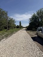 Дороги становятся лучше: в селах Ершовского района продолжается обновление покрытия