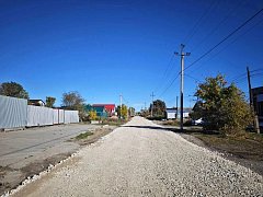 В Ершове отсыпали щебнем восемь грунтовых дорог