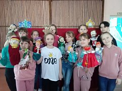 В дни школьных каникул в Доме детского творчества г. Ершова прошла премьера кукольного спектакля