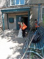 МУП "Ершовское" продолжает наводить порядок на придомовых территориях многоквартирных домов