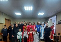 Школьники поздравили полицейских с наступающим Новым годом