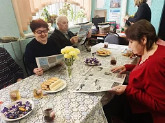 Ершовские старшие организовали маршрутную прогулку «Навстречу солнцу»