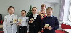 Ершовские школьники мастерят подарки для Байкальского Деда Мороза