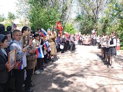 Торжественные митинги в честь праздника проходят в Ершовском районе
