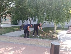 В Ершове сегодня приводили в порядок главную улицу города