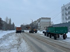 В Ершове на постоянной основе ведутся работы по расчистке снега