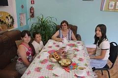 «Учебная кухня»: получатель соцуслуг провела для ершовских ребят кулинарный мастер-класс