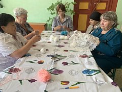 Для ершовских рукодельниц прошел мастер-класс по вязанию ажурных салфеток