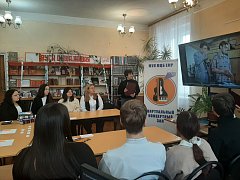 В Ершове библиотечные работники провели для будущих студентов увлекательный и полезный квиз