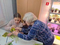 В Ершове ребята из ДДТ и взрослые центра социального обслуживания отметили майские праздники природы