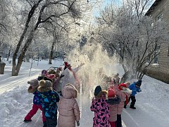 Ершовские дошколята весело отметили Всемирный день Снеговика