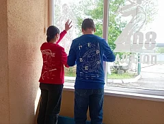 Ершовские Первые принимают участие в патриотической акции «Окна Победы»