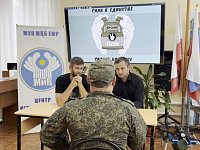 «Не верить нельзя»: встреча с ершовским бойцом СВО прошла в центральной библиотеке