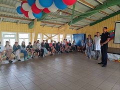 С отдыхающими в ершовском лагере «Дельфин» несовершеннолетними провели беседу о вреде наркотиков