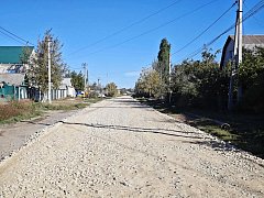 В Ершове отсыпали щебнем восемь грунтовых дорог